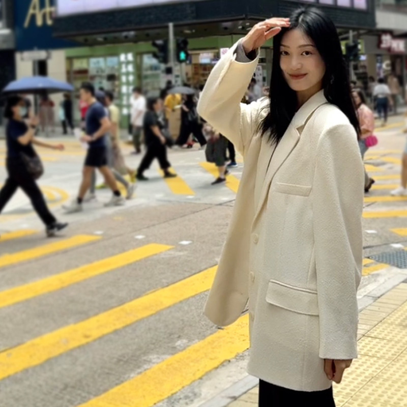 百搭微廓形白色西装外套