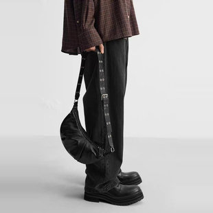 2025春夏新款男包牛角包黑色不对称简约休闲拉链斜挎包可颂饺子包
