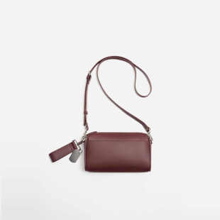 2025春季新品男包潮牌男士通勤邮差小方包休闲简约拉链斜挎单肩包