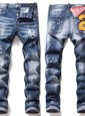 Men's jeans tattered, splashed paint, men's hole badge,