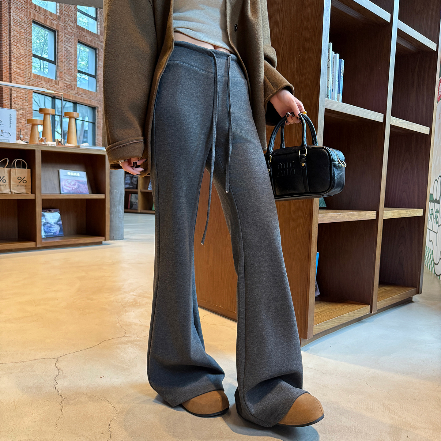 灰色羊毛喇叭裤女秋冬加绒高腰
