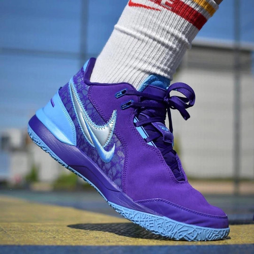 辉辉体育 LeBron NXXT Gen 詹姆斯复古运动篮球鞋 FJ1566-500