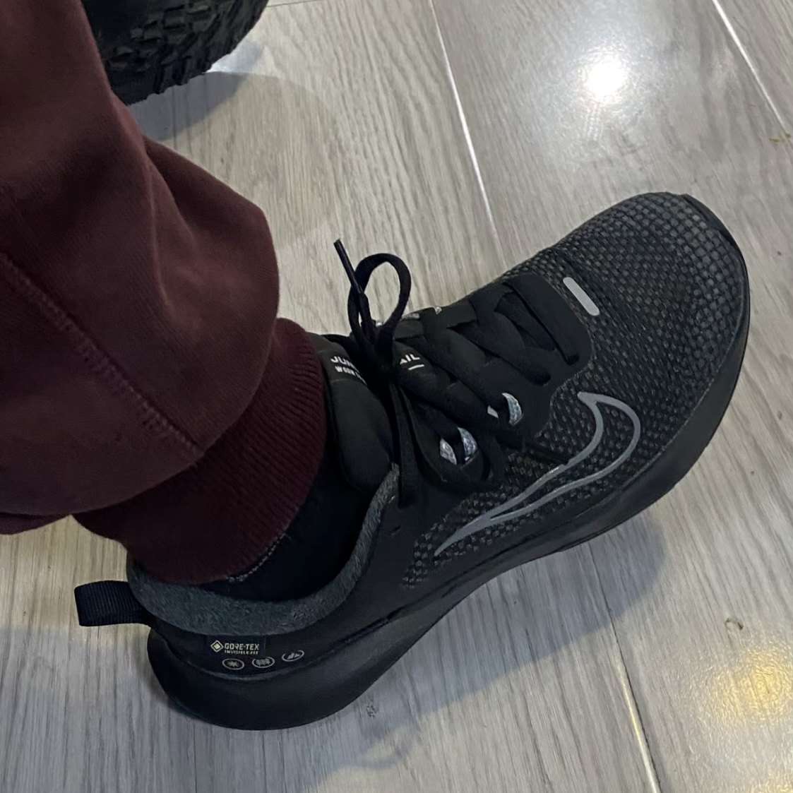 NIKE/耐克跑步鞋男2025年冬季轻便简约低帮运动鞋HM9734-001