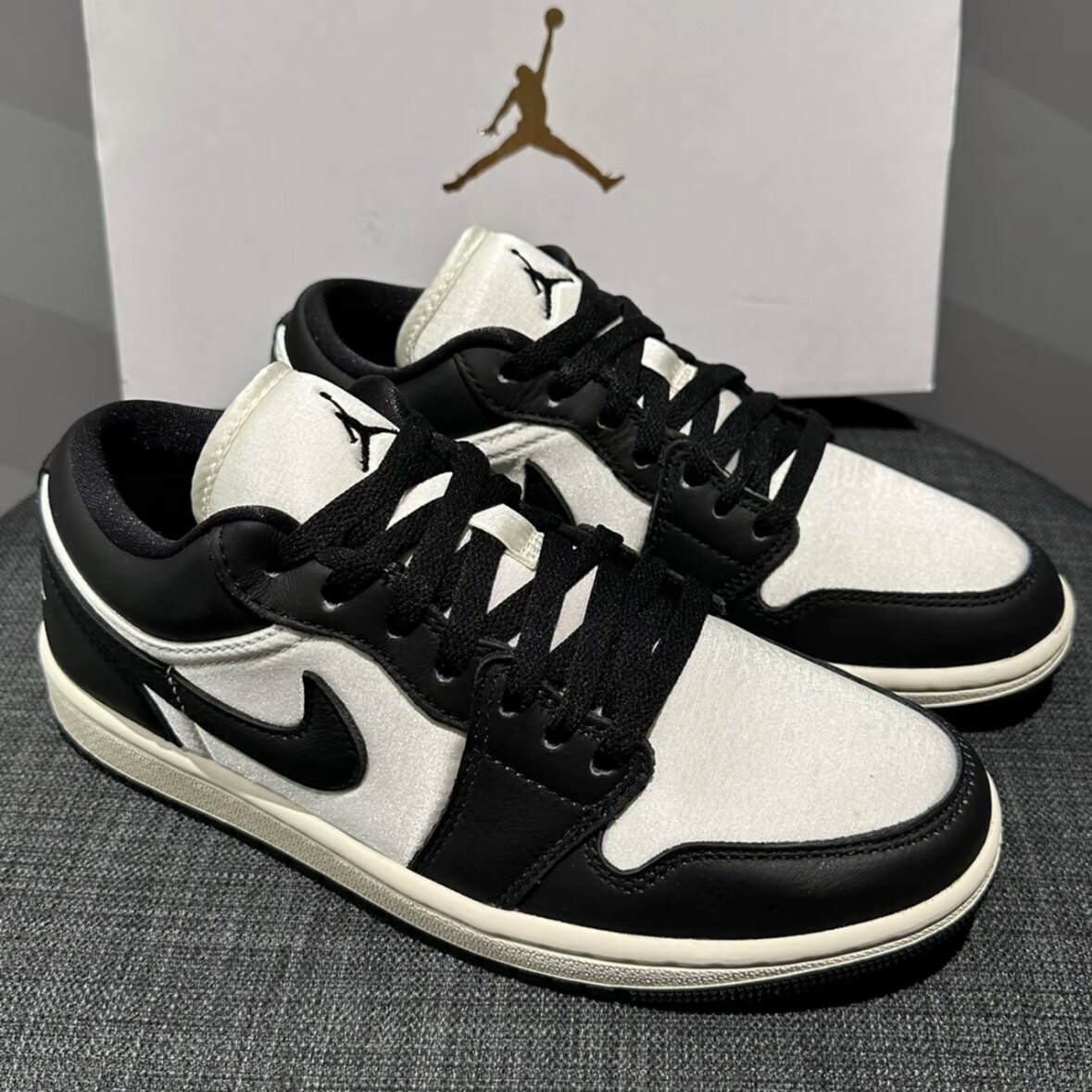 NIKE/耐克AJ1黑白熊猫经典女款复古休闲鞋低帮布面板鞋FB9893-101