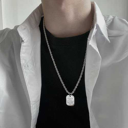 字母军牌风钛钢不掉色吊坠项链
