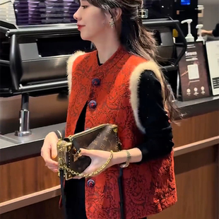 红色新中式国风刺绣马甲女2025秋冬毛领盘扣坎肩气质马夹棉马甲女