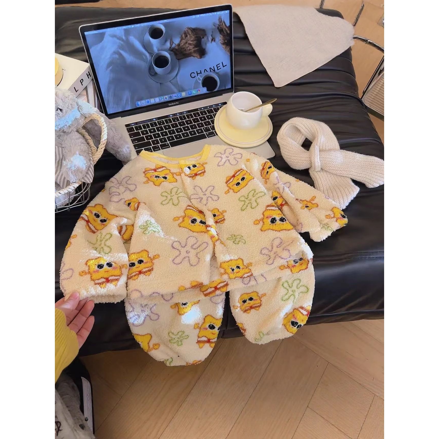 儿童半边绒睡衣秋冬新款保暖女孩公主家居服儿童套装男孩加绒睡衣