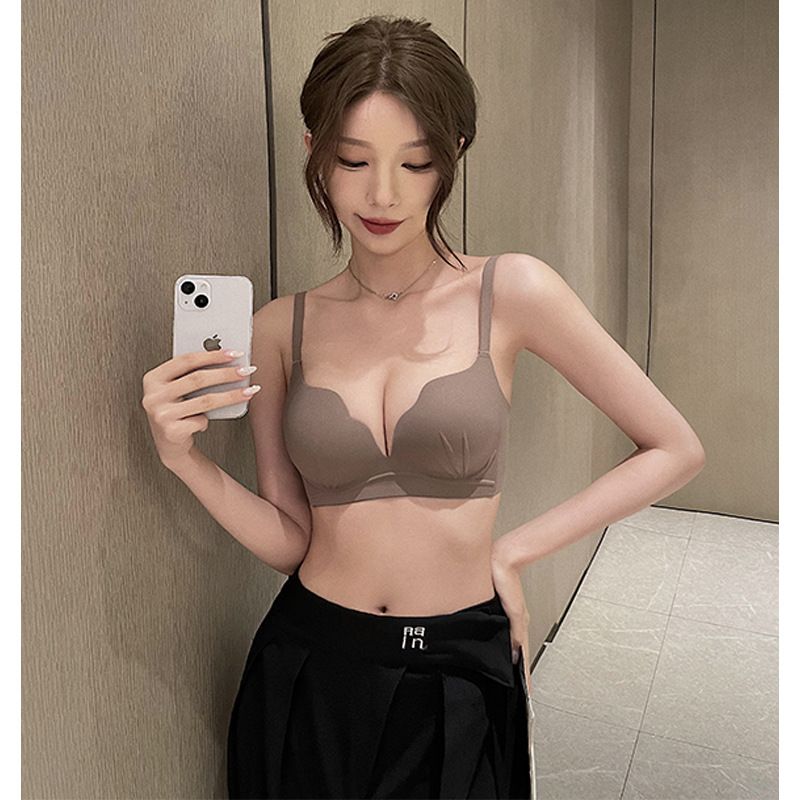 聚拢内衣女半杯小胸显大夏季薄款无痕无钢圈收副乳防下垂文胸套装