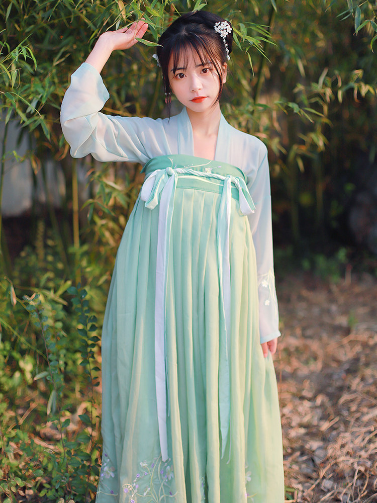 云芳晴汉服女清秋去中国风正品原创飘逸刺绣齐胸襦裙非古装夏季