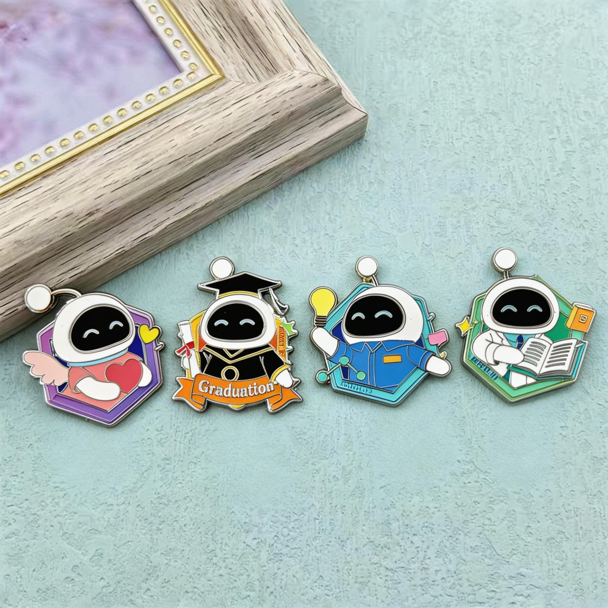 二白Mini机器人毕业系列徽章动漫手表/项链/饰品