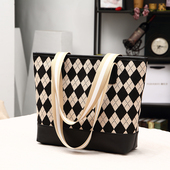 时尚 潮流拉链女包大学生单肩书包可爱菱格绣花包大容量上班通勤包