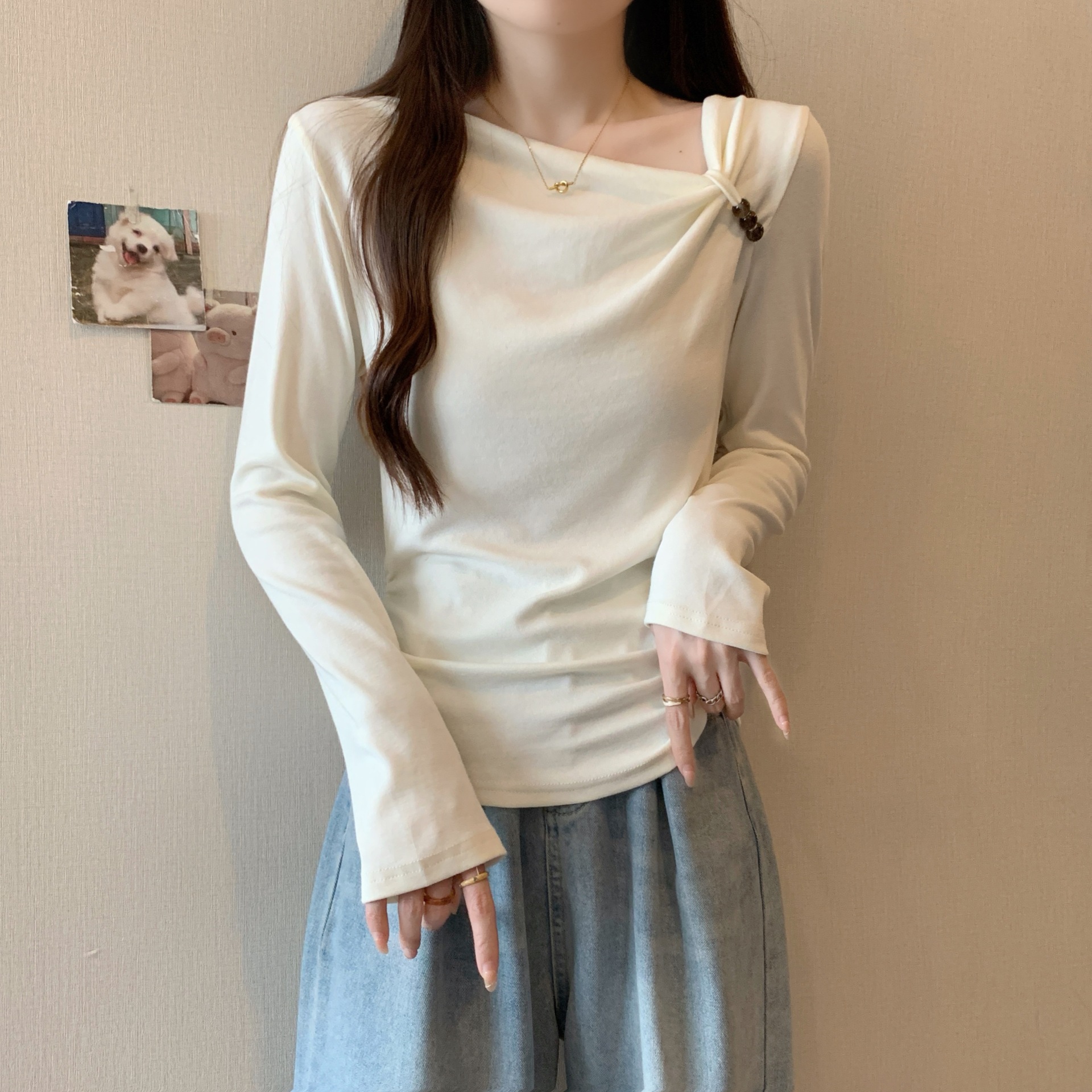 大码设计感小众斜肩长袖打底衫女秋冬胖mm遮肉显瘦不规则露肩上衣