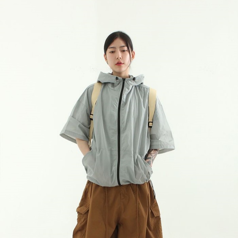 新款复古2025夏季户外休闲凉感速干连帽上衣个性小众特色短外套女
