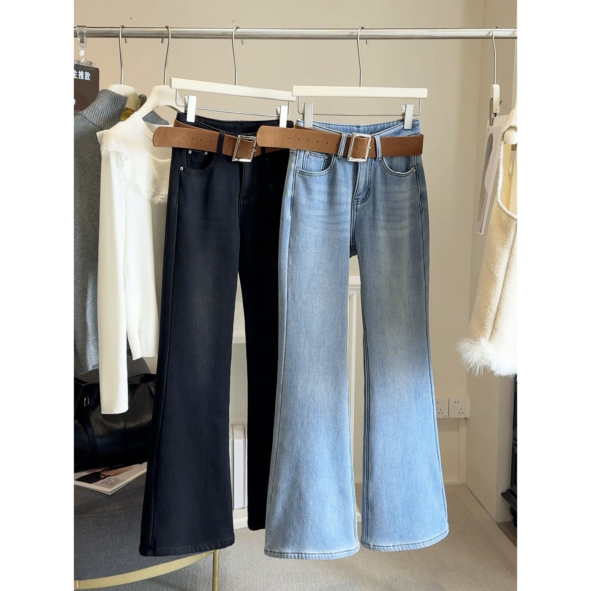 2025冬季加绒加厚高腰微喇牛仔裤女水洗棉喇叭裤浅蓝色阔腿裤长裤