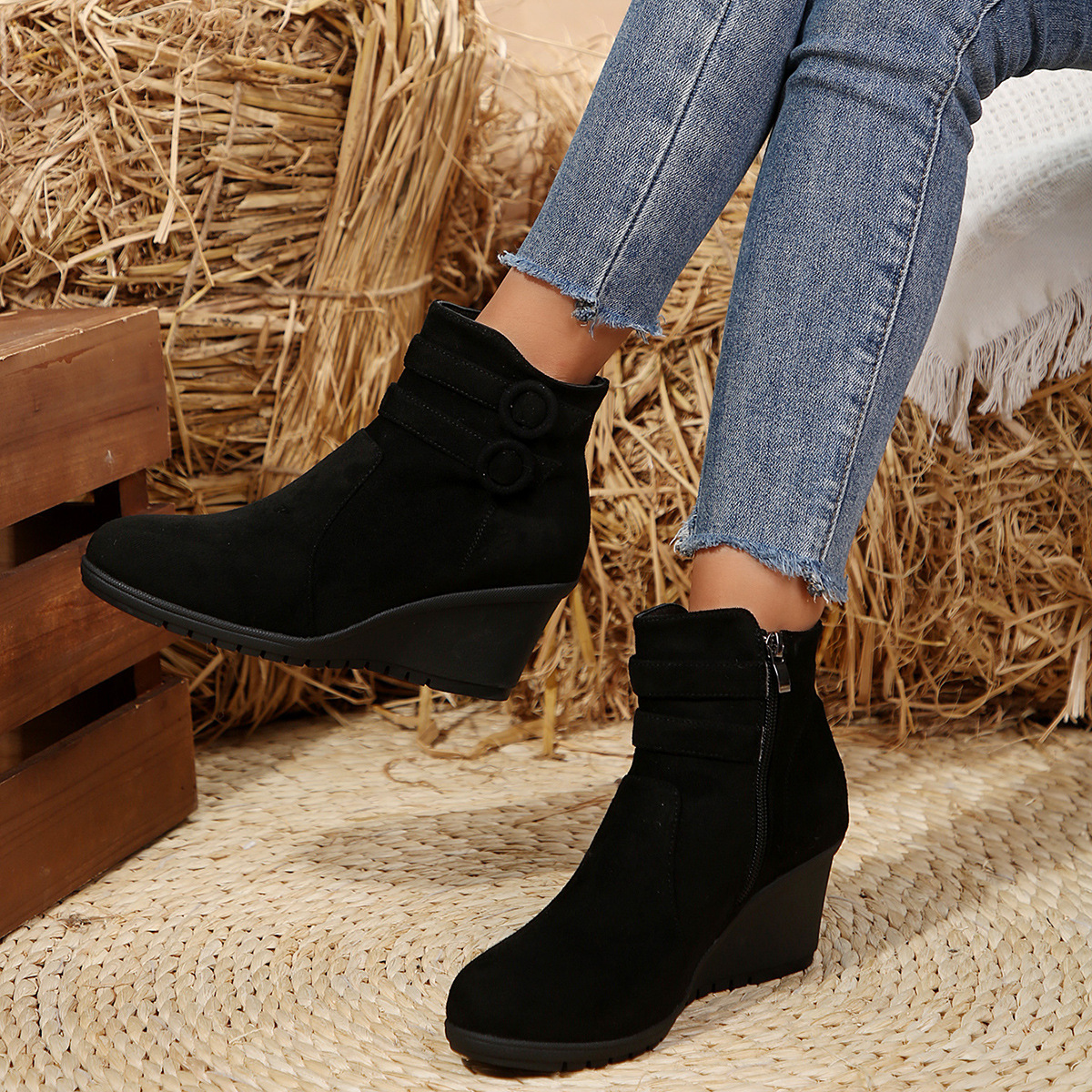大码时装靴秋冬新款粗跟女鞋短筒女靴皮带扣侧拉链女靴子