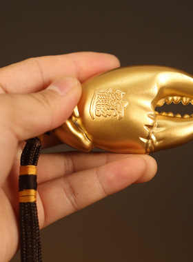 黄铜蟹钳手中有钱手把件
