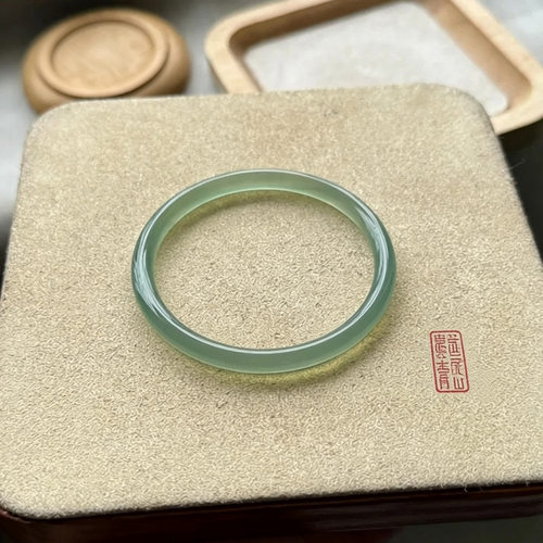 玉髓手镯天然冰种远山黛油青色
