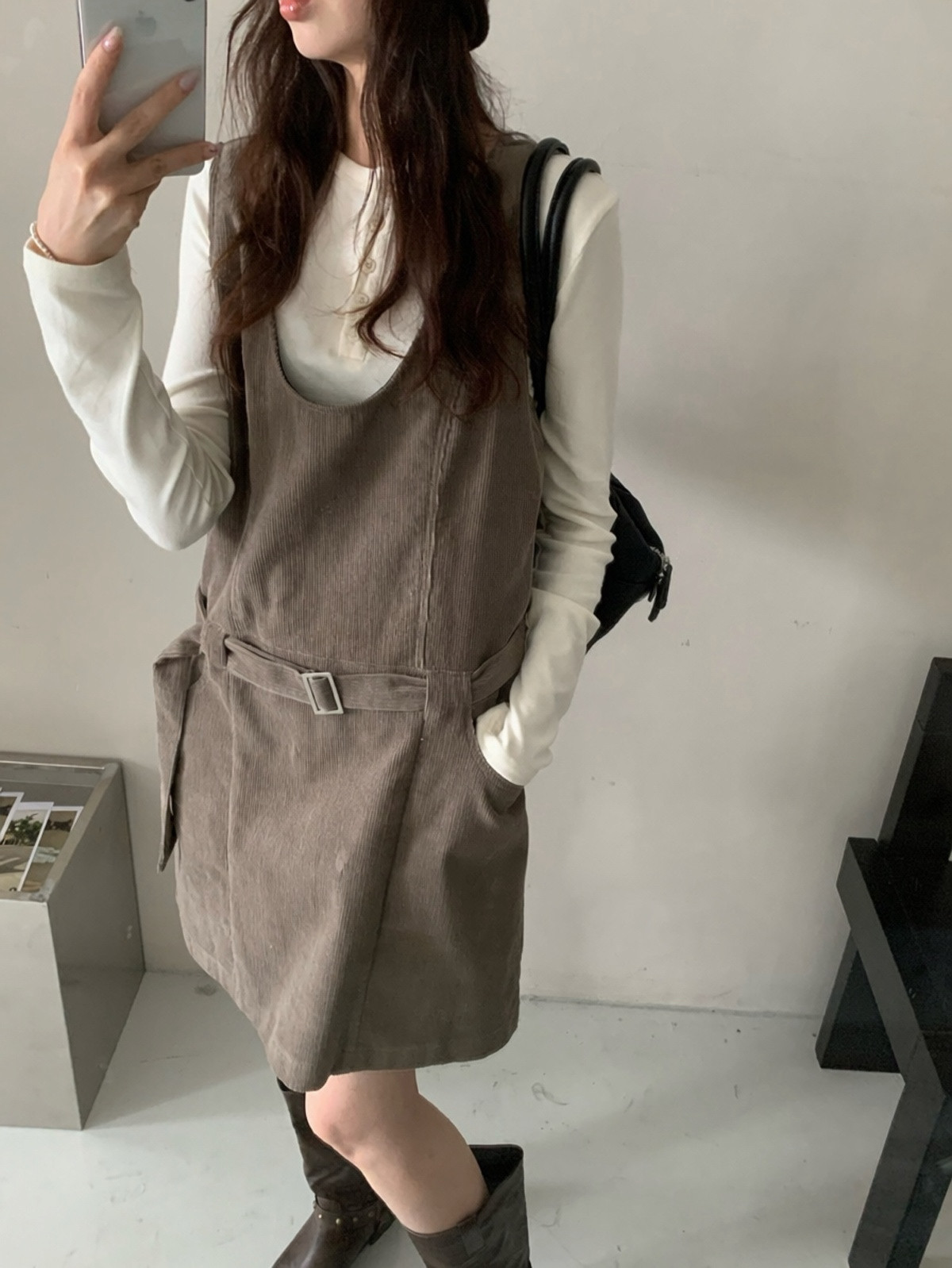 Aube studio 2026秋冬新款韩版U领灯芯绒显瘦连衣裙女
