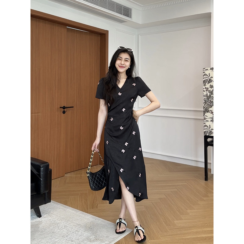 【现货】张阿星【浪漫盛夏】赫本法式蝴蝶刺绣精致收腰开叉连衣裙