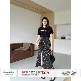 张阿星 反向字母印花荷叶边开衩收腰正肩连衣裙 夏夜花语连衣裙