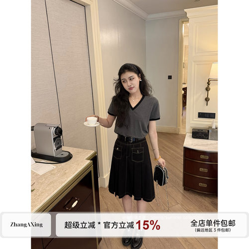 张阿星【雾灰时分】V领撞色显瘦T+明线百褶工装时髦感高腰半裙夏