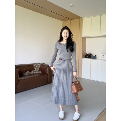 张阿星【枫叶书签】学院风撞色翻领修身针织衫+ 高腰垂感百褶裙