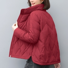 轻薄羽绒服女2024年冬季新款大码宽松中年妈妈短款白鸭绒红色外套