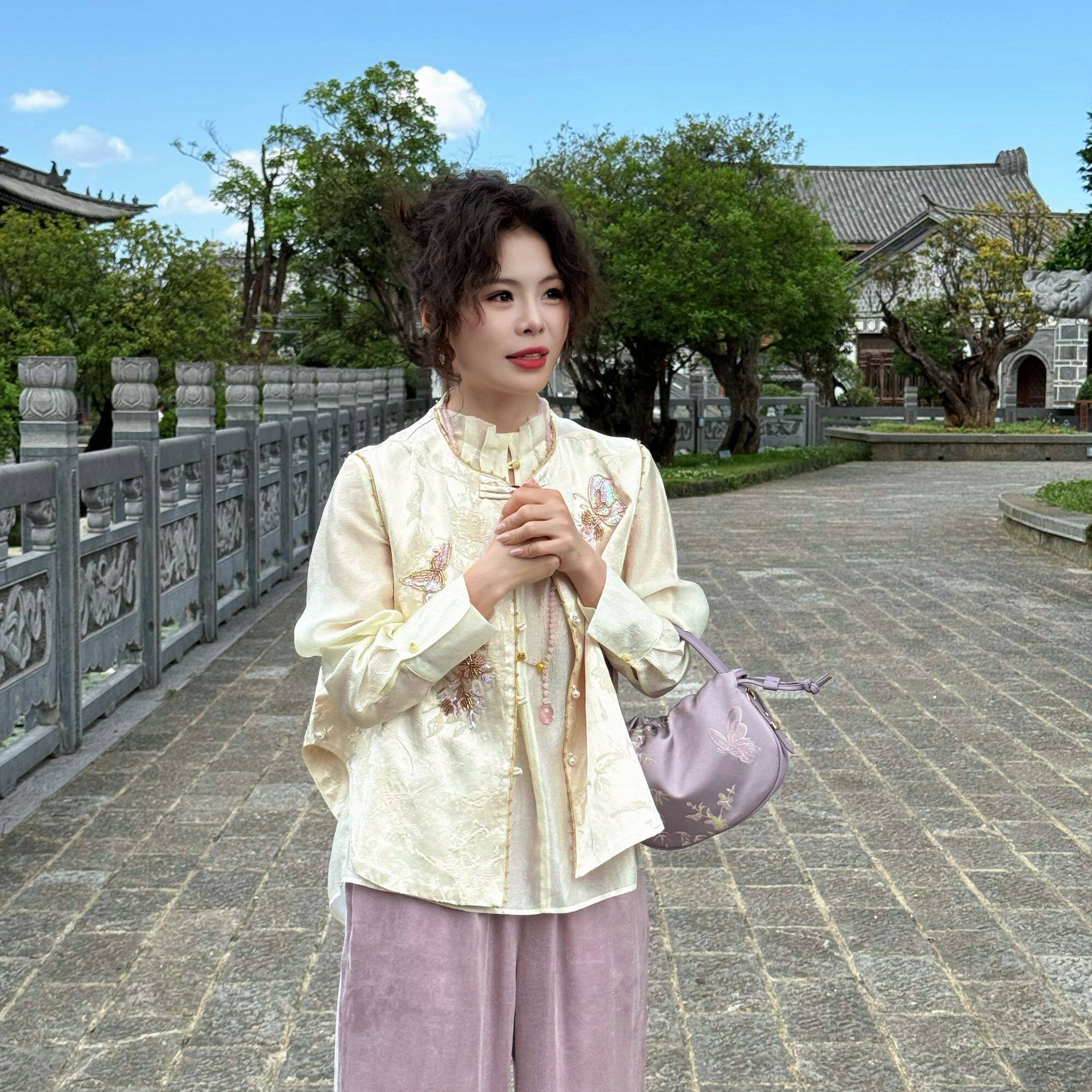 几里与麻女款刺绣马甲图片