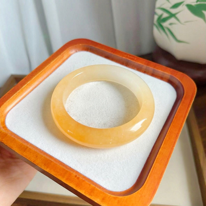 天然橘黄色黄龙玉一口糖镯子冰种