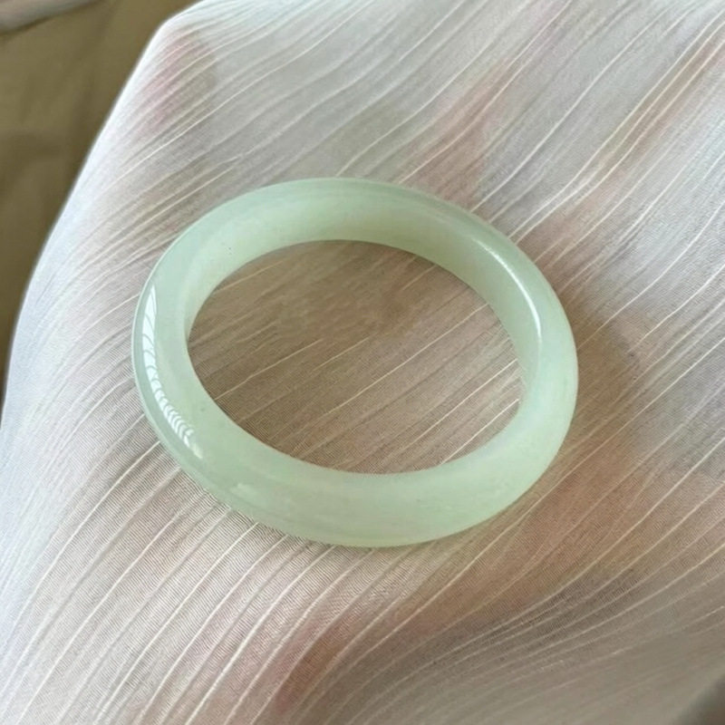 纯天然油青色玉镯子年轻款东陵玉