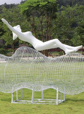 户外铁艺抽象人物雕塑玻璃钢不锈钢镂空云朵摆件广场公园草坪装饰