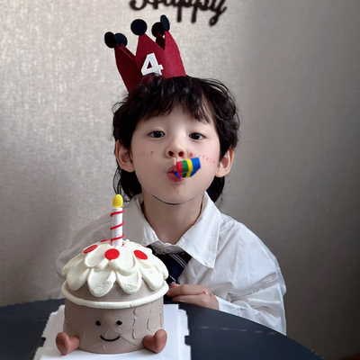 4岁男孩红色皇冠生日帽