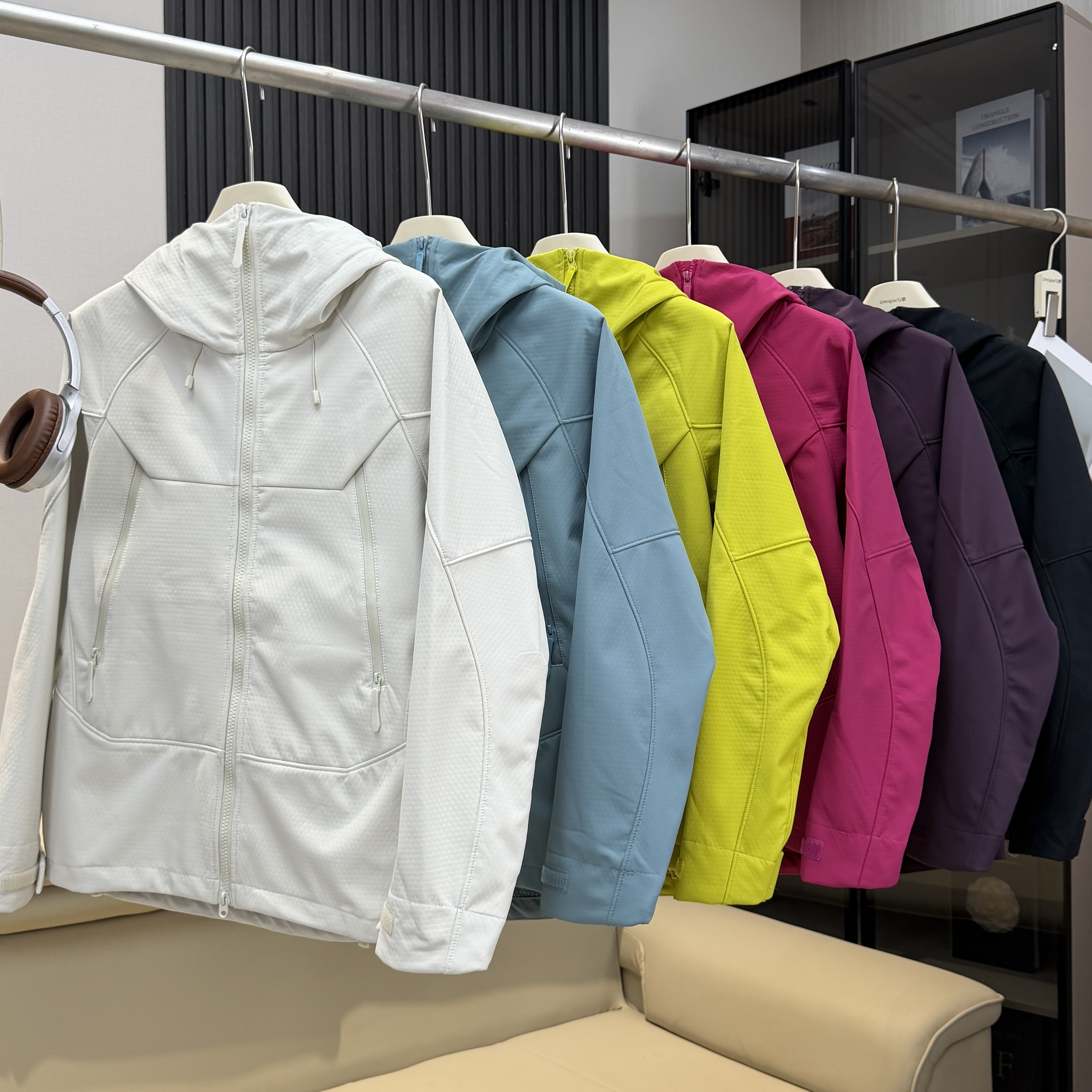 凯家订单！户外山系情侣款防风防水连帽软壳加绒冲锋衣登山服外套