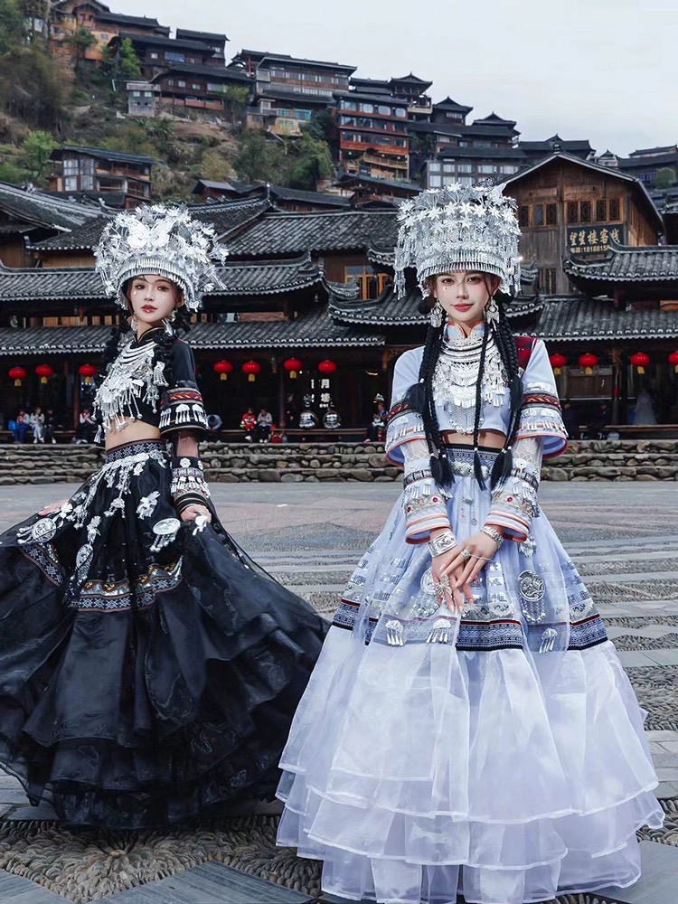 苗族服装写真闺蜜舞蹈苗疆演出少女云南贵州土家族民族风摄影旅拍