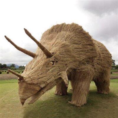 稻草工艺品游乐场大型动物稻草公园草编卡通动漫草屋草雕工艺品