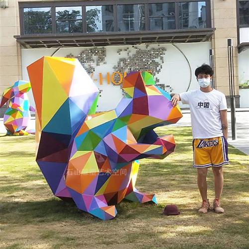 户外大型不锈钢卡通景观雕塑定制几何兔熊动物售楼处网红美陈摆件