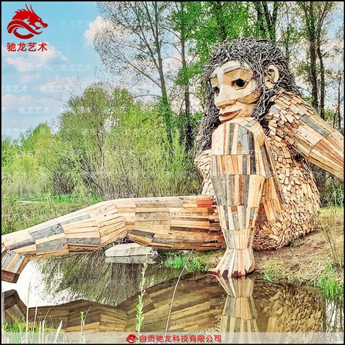 木板拼接艺术雕塑木块人物造型装置制作实木森林巨人木质游乐定制