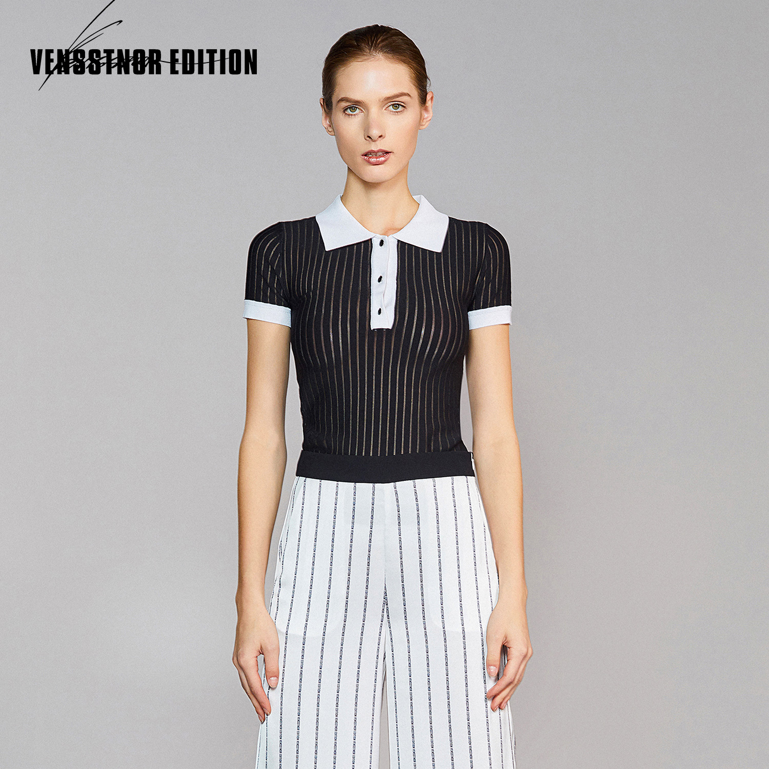 百搭黑色修身带领通勤短款T恤