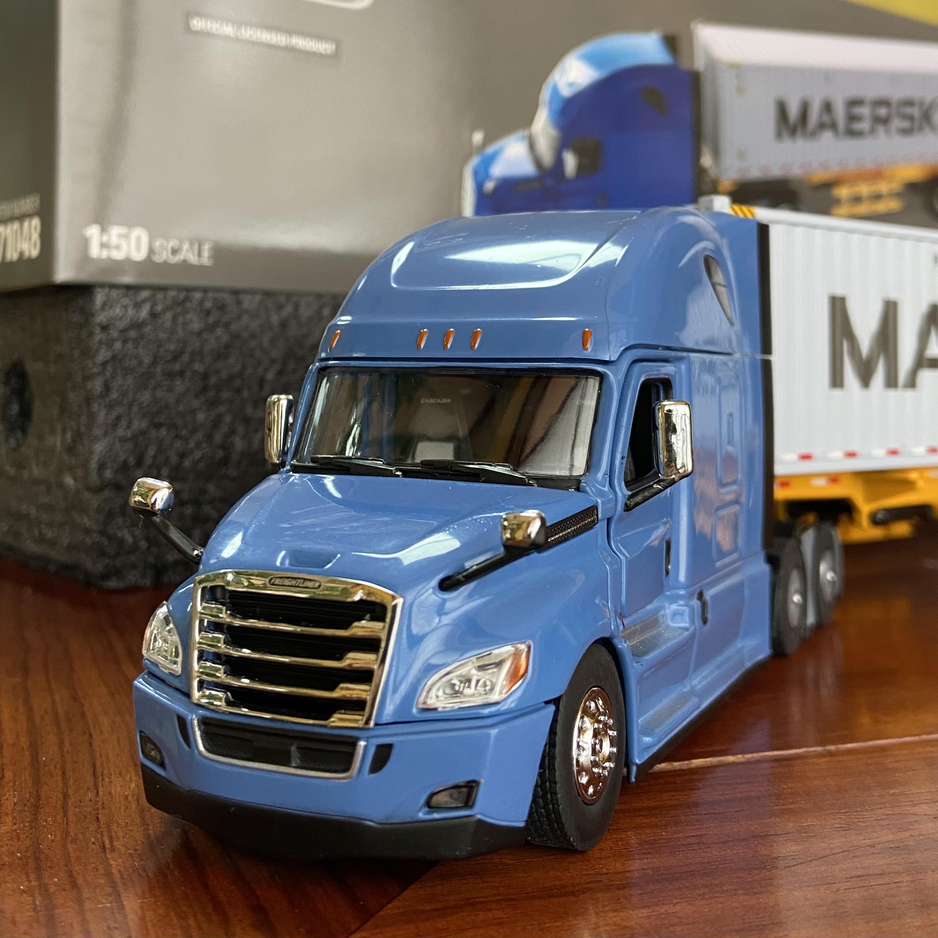 DM 150Freightliner CASCAD 111Tractor卡车模型71048
