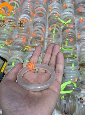 河南南阳石佛寺玉器市场香槟金玛瑙手镯冰透玉髓高冰种马料