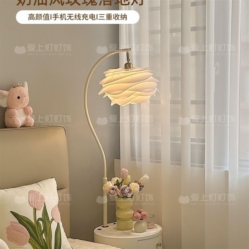 奶油风落地d灯氛围感卧室床头柜台灯一体客厅沙发装饰摆件置物花