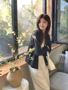 黑灰色圆领软糯毛衣套装女开衫单排扣外套女装早秋季阔腿裤两件套