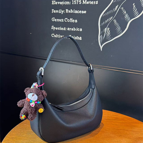 轻奢黑色牛皮通勤月牙斜挎包女