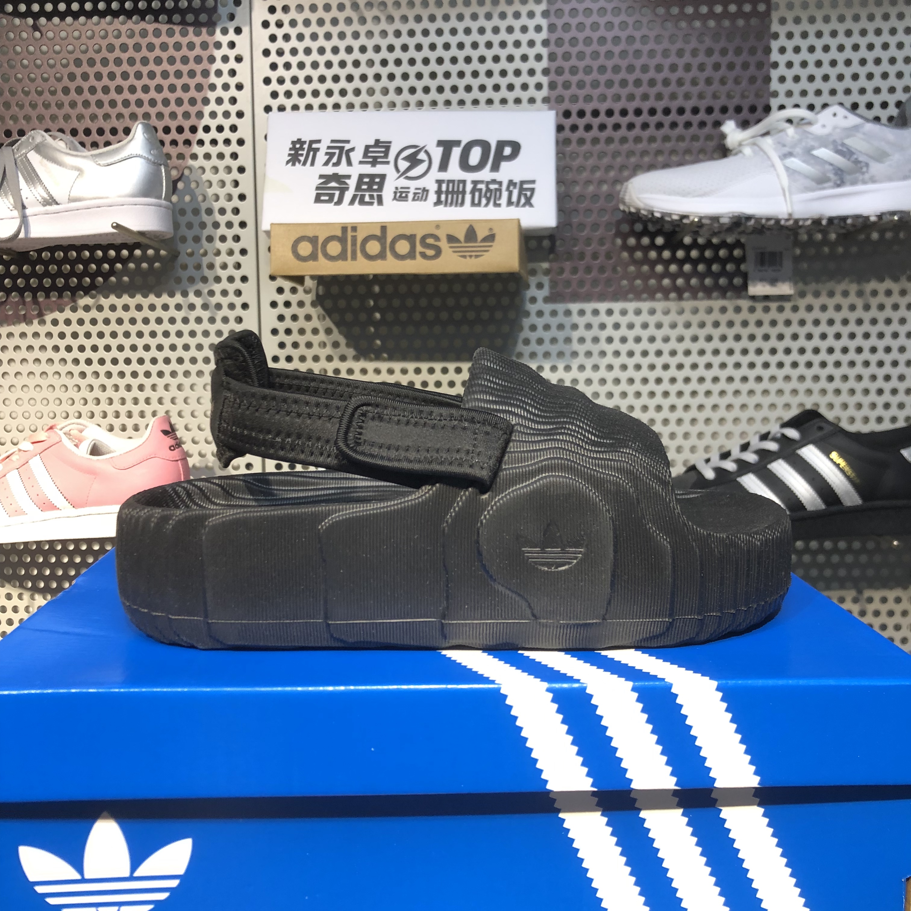 阿迪达斯女鞋低帮耐磨运动沙滩鞋