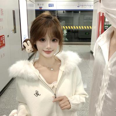 白色毛领连帽双拉链针织