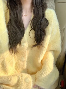 黄色奶系穿搭v领软糯针织开衫女秋冬超好看温柔仙女毛衣外套上衣