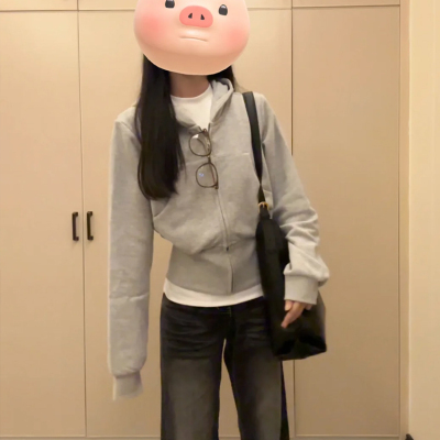 初秋灰色短款卫衣外套女