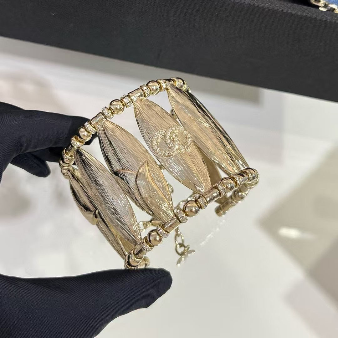 定制 25新款时尚大珍珠手镯 浅金色菱格纹手镯手环