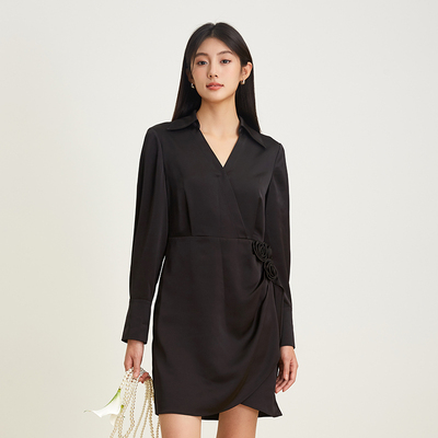 SOMSOM/索玛春季新款黑色短款V领立体花朵装饰通勤聚会长袖连衣裙