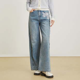 SOMSOM/索玛春季新款蓝色水洗做旧刺绣花朵装饰百搭阔腿牛仔裤